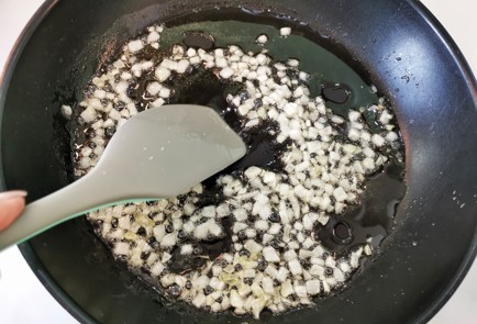 Фото шага рецепта Ризотто с лисичками и сметаной 140024 шаг 10  