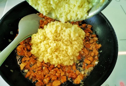 Фото шага рецепта Ризотто с лисичками и сметаной 140024 шаг 19  