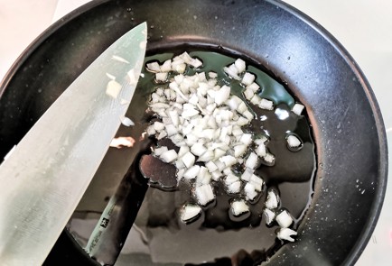 Фото шага рецепта Ризотто с лисичками и сметаной 140024 шаг 6  