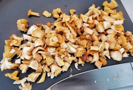 Фото шага рецепта Ризотто с лисичками и сметаной 140024 шаг 8  