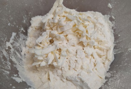 Фото шага рецепта Рогалики из песочного теста с курагой 189136 шаг 1  