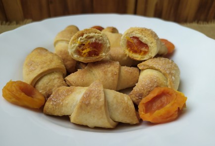 Фото шага рецепта Рогалики из песочного теста с курагой 189136 шаг 11  