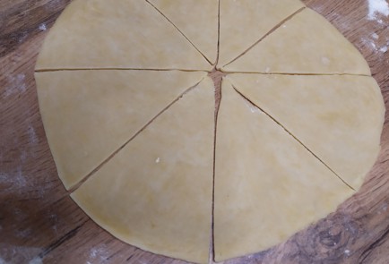 Фото шага рецепта Рогалики из песочного теста с курагой 189136 шаг 7  