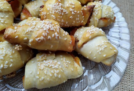 Фото шага рецепта Рогалики из слоеного теста с абрикосовым вареньем 188322 шаг 10  