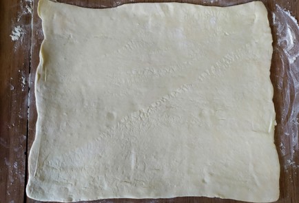 Фото шага рецепта Рогалики из слоеного теста с абрикосовым вареньем 188322 шаг 2  