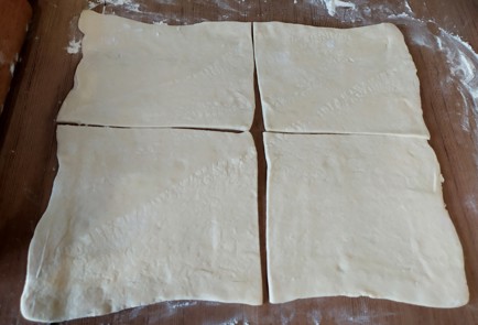 Фото шага рецепта Рогалики из слоеного теста с абрикосовым вареньем 188322 шаг 3  