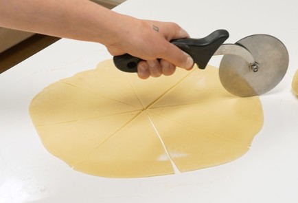 Фото шага рецепта Рогалики 140490 шаг 7  