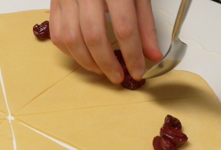 Фото шага рецепта Рогалики 140490 шаг 8  