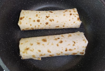 Фото шага рецепта Ролл из лаваша с ветчиной и сыром 190147 шаг 10  