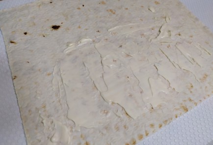 Фото шага рецепта Ролл из лаваша с ветчиной и сыром 190147 шаг 4  