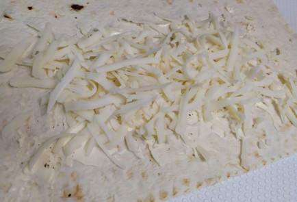 Фото шага рецепта Ролл из лаваша с ветчиной и сыром 190147 шаг 6  