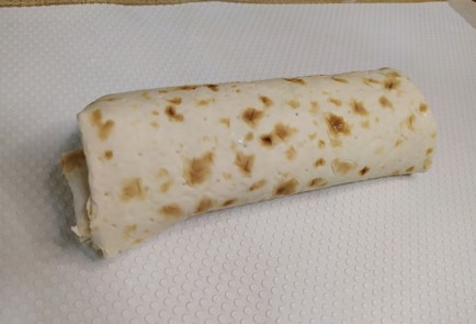 Фото шага рецепта Ролл из лаваша с ветчиной и сыром 190147 шаг 9  