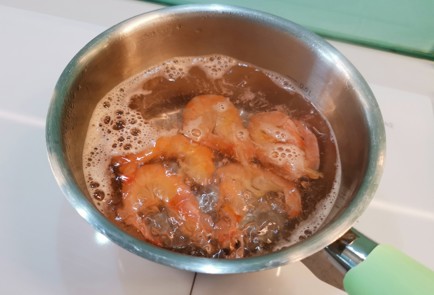 Фото шага рецепта Ролл с креветкой 190248 шаг 1  