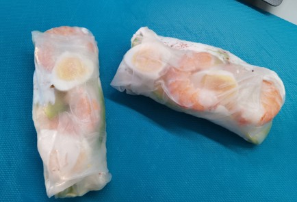 Фото шага рецепта Ролл с креветкой 190248 шаг 10  