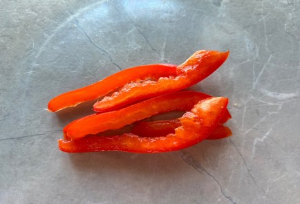 Фото шага рецепта Ролл с салатными листьями 186556 шаг 4  