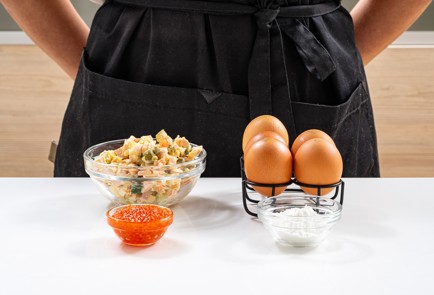 Фото шага рецепта Роллы из оливье в блинчиках из омлета 187988 шаг 1  