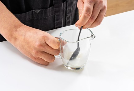 Фото шага рецепта Роллы из оливье в блинчиках из омлета 187988 шаг 2  