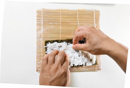 Фото шага рецепта Роллы Калифорния с крабом 46522 шаг 5