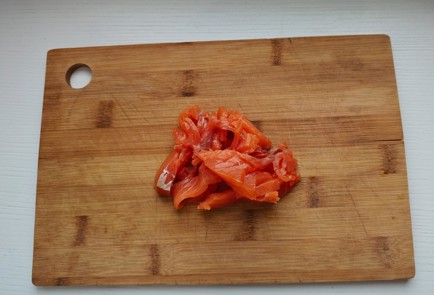 Фото шага рецепта Роллы с красной рыбой 189253 шаг 5  