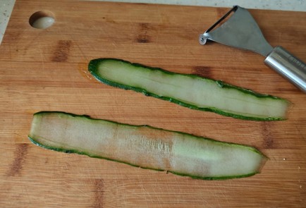 Фото шага рецепта Роллы с красной рыбой 189253 шаг 7  