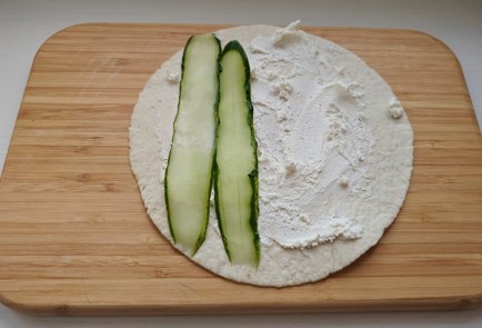 Фото шага рецепта Роллы с красной рыбой 189253 шаг 8  