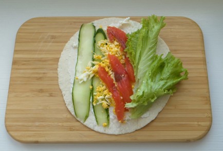 Фото шага рецепта Роллы с красной рыбой 189253 шаг 9  