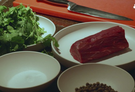 Фото шага рецепта Ростбиф на мангале 189105 шаг 1  