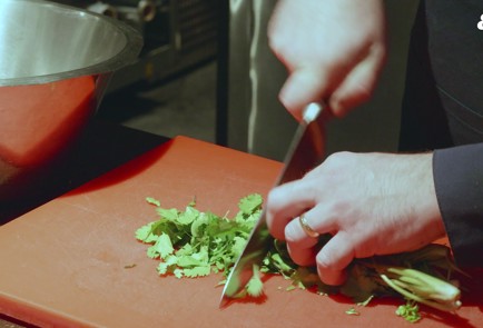Фото шага рецепта Ростбиф на мангале 189105 шаг 3  