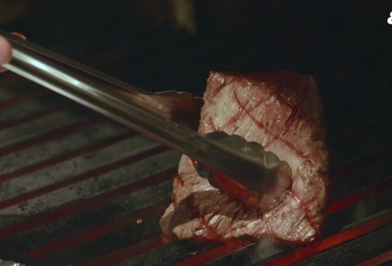 Фото шага рецепта Ростбиф на мангале 189105 шаг 9  