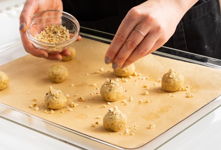 Фото шага рецепта Рождественские ореховые печенья по рецепту Джейми Оливера 151802 шаг 5  