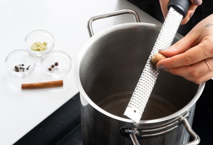 Фото шага рецепта Рождественский Пунш епископа по рецепту Джейми Оливера 151798 шаг 3  