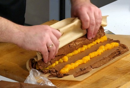 Фото шага рецепта Рождественское полено без муки 137966 шаг 13  