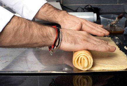 Фото шага рецепта Рождественское полено 47449 шаг 6