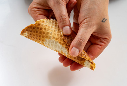 Фото шага рецепта Рожок для мороженого 189261 шаг 7  