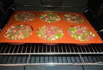 Фото шага рецепта Рубленые бифштексы с грибами и зеленью 189989 шаг 10  