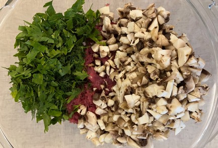 Фото шага рецепта Рубленые бифштексы с грибами и зеленью 189989 шаг 7  