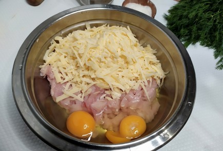 Фото шага рецепта Рубленые котлеты из куриного филе с сыром 188040 шаг 3  