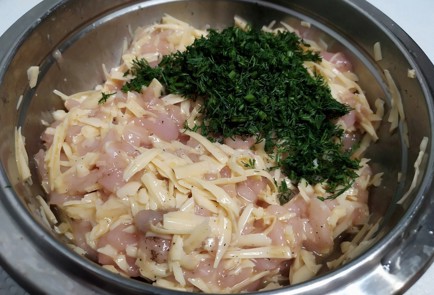 Фото шага рецепта Рубленые котлеты из куриного филе с сыром 188040 шаг 6  