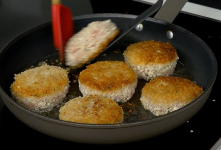 Фото шага рецепта Рубленые котлеты 151437 шаг 7  