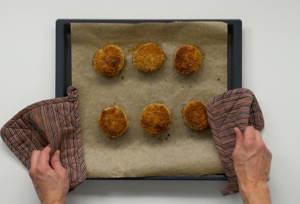 Фото шага рецепта Рубленые котлеты 151437 шаг 8  