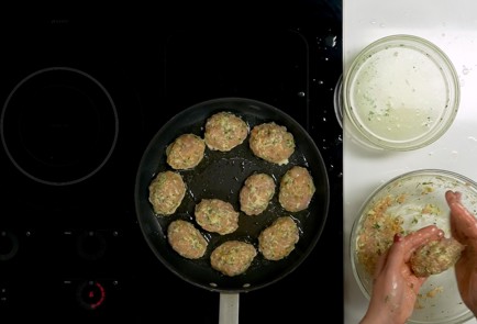 Фото шага рецепта Рубленые куриные котлеты 140899 шаг 7  