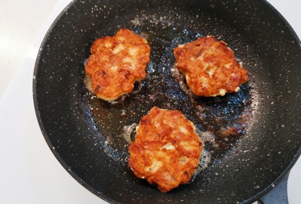 Фото шага рецепта Рубленые куриные котлеты 175538 шаг 10  