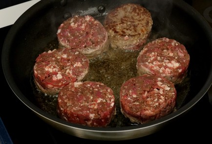 Фото шага рецепта Рубленый бифштекс с яйцом 33381 шаг 7  