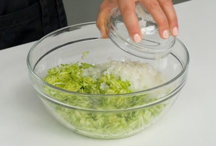 Фото шага рецепта Рулет из кабачков 151242 шаг 2  