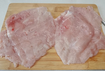 Фото шага рецепта Рулет из куриного филе со шпинатом 191493 шаг 3  