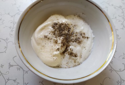 Фото шага рецепта Рулет из лаваша с крабовыми палочками 190129 шаг 5  