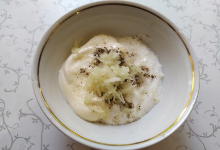 Фото шага рецепта Рулет из лаваша с крабовыми палочками 190129 шаг 6  