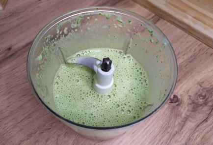 Фото шага рецепта Рулет из омлета со шпинатом и сыром 188881 шаг 5  