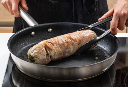 Фото шага рецепта Рулет из свинины сувид с петрушкой 187091 шаг 13