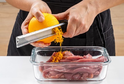 Фото шага рецепта Рулет из свинины сувид с петрушкой 187091 шаг 5